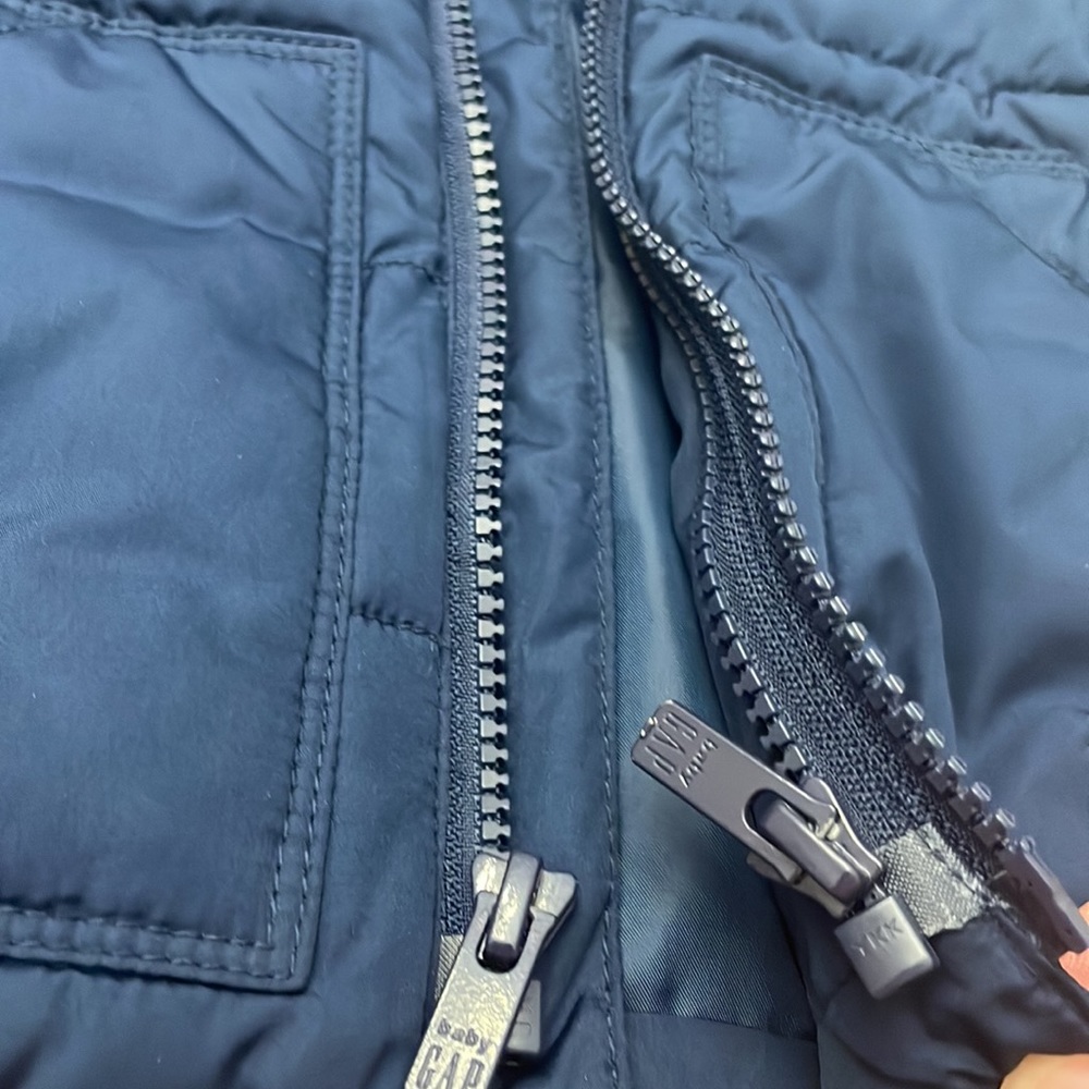 GAP toddler’s navy puffer vest, size 2T - Picture 5 of 5